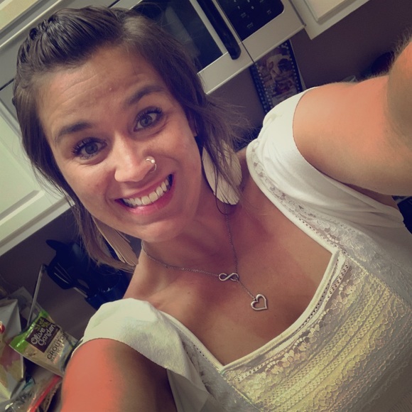 Meet your Posher, Virginia-Lee - Picture 1 of 1